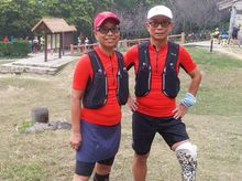 馮sir & 馮太 is fundraising for Blindfold x Barefoot Challenge